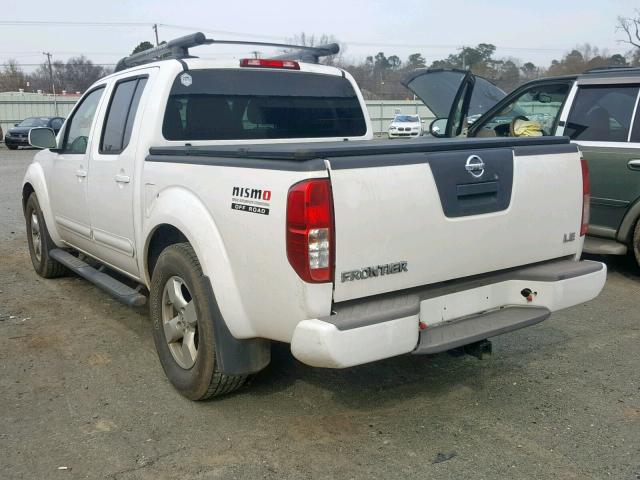 1N6AD07U17C452188 - 2007 NISSAN FRONTIER C WHITE photo 3