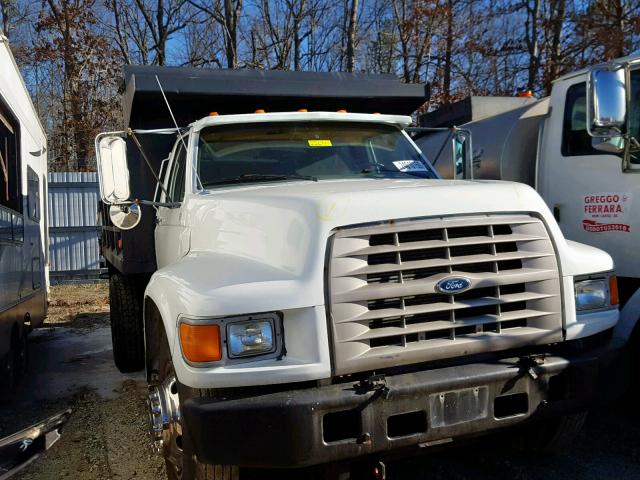 1FDPF80C1WVA15183 - 1998 FORD F800 WHITE photo 1