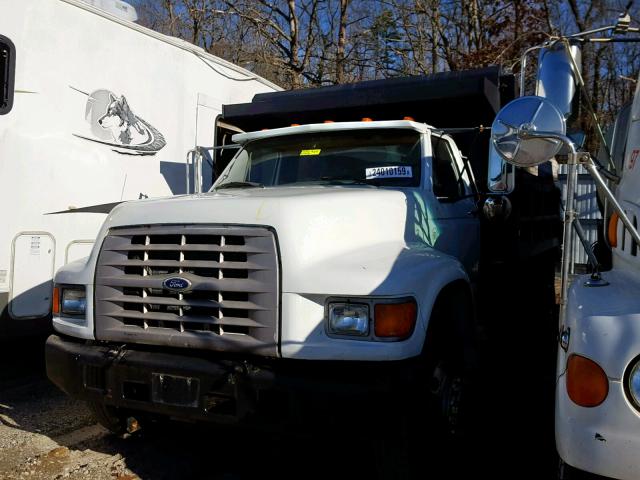 1FDPF80C1WVA15183 - 1998 FORD F800 WHITE photo 2