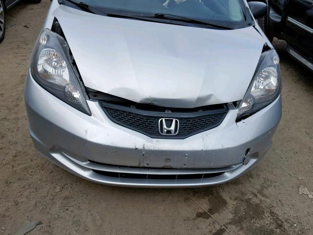 JHMGE8G33BS008288 - 2011 HONDA FIT GRAY photo 9