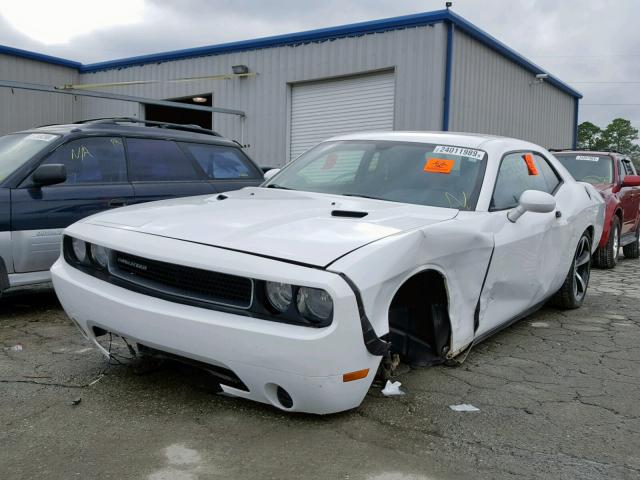 2C3CDYAG8CH257651 - 2012 DODGE CHALLENGER WHITE photo 2