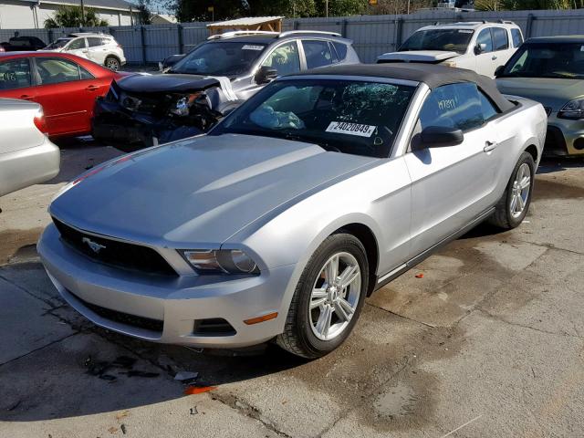 1ZVBP8EM9C5207585 - 2012 FORD MUSTANG SILVER photo 2