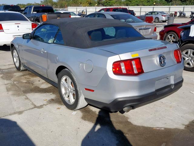 1ZVBP8EM9C5207585 - 2012 FORD MUSTANG SILVER photo 3
