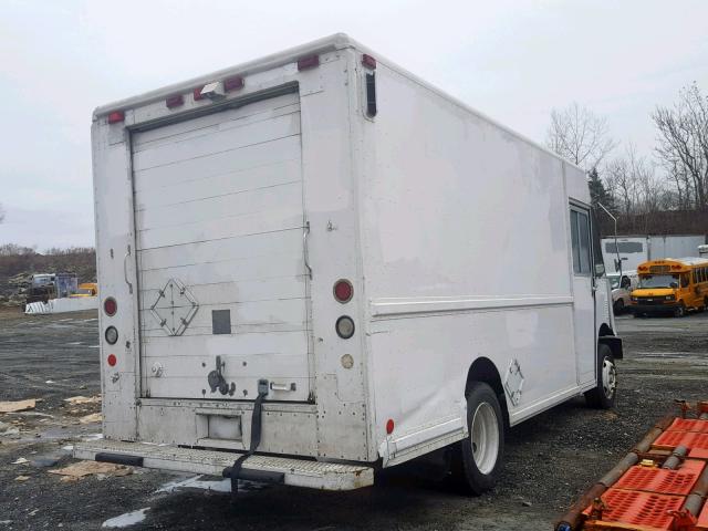 4UZA4FF40XCA60986 - 1999 FREIGHTLINER CHASSIS M WHITE photo 4