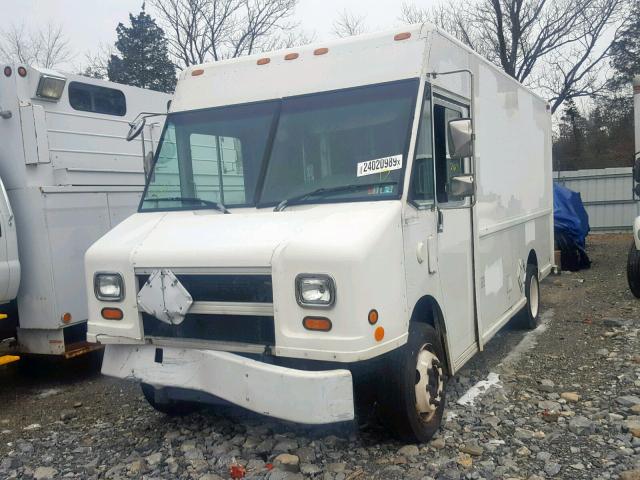 4UZAANBW01CH53431 - 2001 FREIGHTLINER CHASSIS M WHITE photo 2