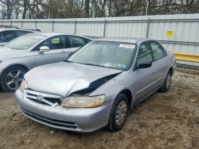 1HGCF86681A042421 - 2001 HONDA ACCORD VAL SILVER photo 2