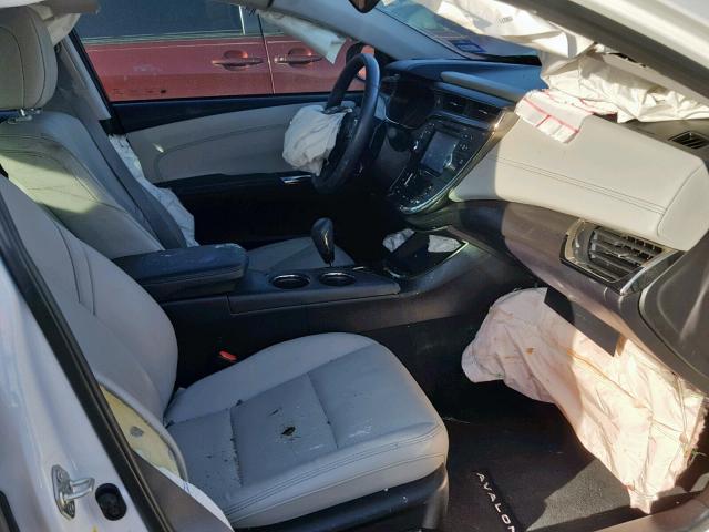 4T1BK1EB8JU265886 - 2018 TOYOTA AVALON XLE WHITE photo 5