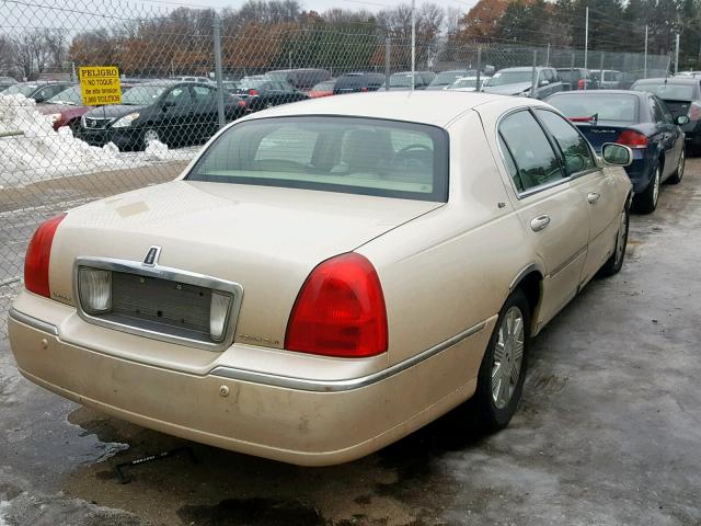 1LNHM83W43Y639716 - 2003 LINCOLN TOWN CAR C WHITE photo 4