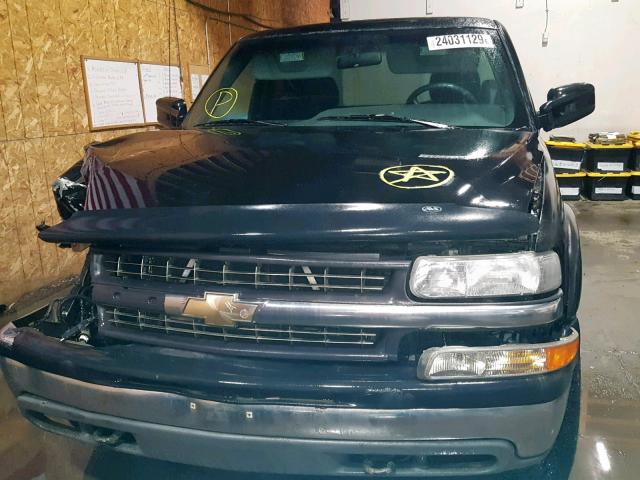 1GCGK29U6YE182215 - 2000 CHEVROLET SILVERADO BLACK photo 7