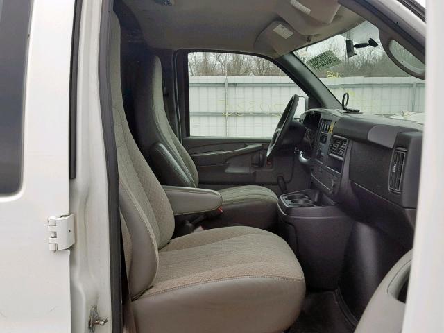 1GCUHAD44A1154820 - 2010 CHEVROLET EXPRESS G1 WHITE photo 5