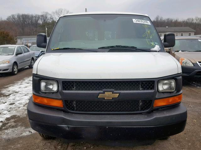 1GCUHAD44A1154820 - 2010 CHEVROLET EXPRESS G1 WHITE photo 9