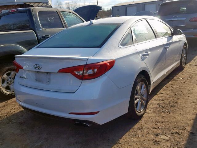 5NPE24AF5GH417413 - 2016 HYUNDAI SONATA SE WHITE photo 4