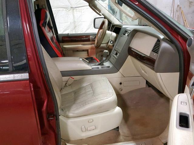 5LMFU28RX4LJ22259 - 2004 LINCOLN NAVIGATOR MAROON photo 5