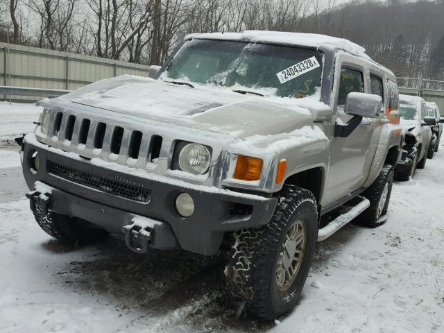 5GTDN136368316343 - 2006 HUMMER H3 TAN photo 2