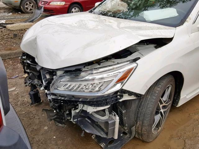 JHMCR6F75HC011045 - 2017 HONDA ACCORD HYB WHITE photo 9