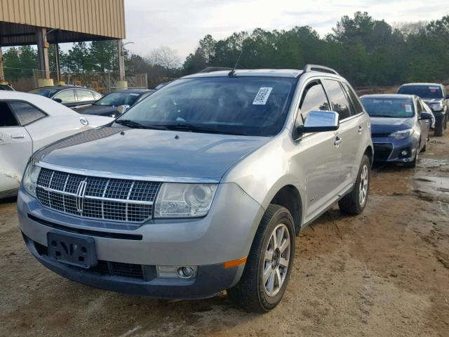 2LMDU68C67BJ25469 - 2007 LINCOLN MKX SILVER photo 2