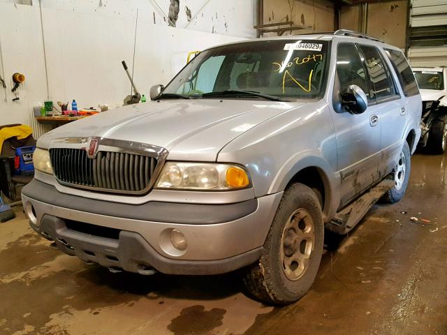 5LMPU28L4WLJ62047 - 1998 LINCOLN NAVIGATOR Gümüş foto 2