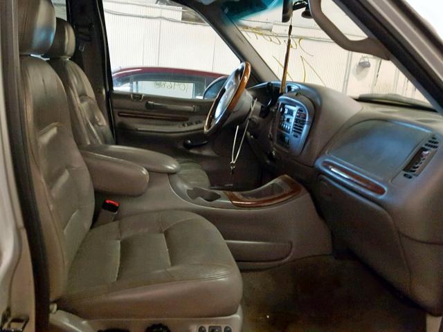 5LMPU28L4WLJ62047 - 1998 LINCOLN NAVIGATOR Gümüş foto 5