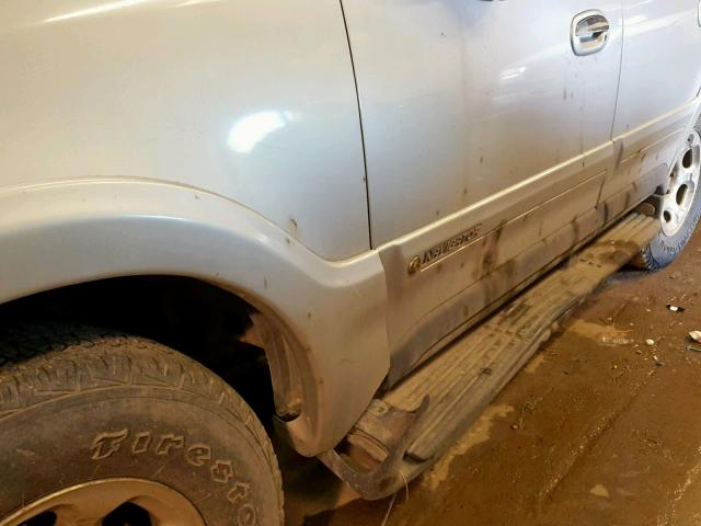 5LMPU28L4WLJ62047 - 1998 LINCOLN NAVIGATOR Gümüş foto 9