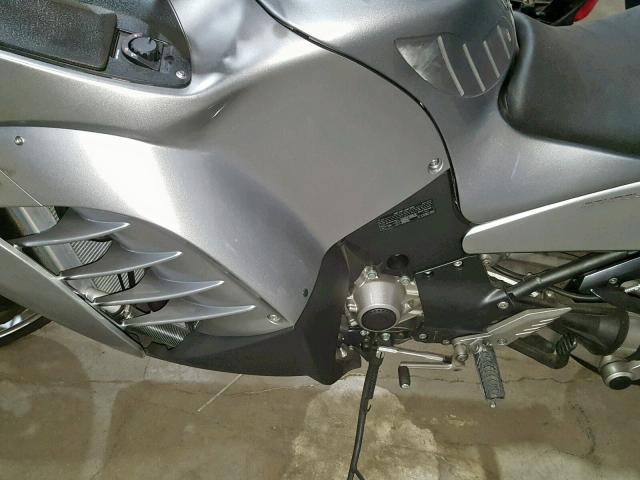 JKBZGNC10BA009191 - 2011 KAWASAKI ZG1400 C SILVER photo 7