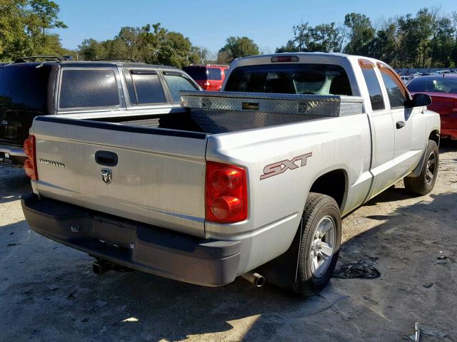 1D7HE32K88S501874 - 2008 DODGE DAKOTA SXT SILVER photo 4