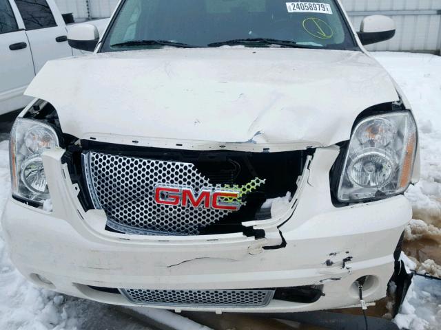 1GKS2MEF2BR373762 - 2011 GMC YUKON XL D WHITE photo 9