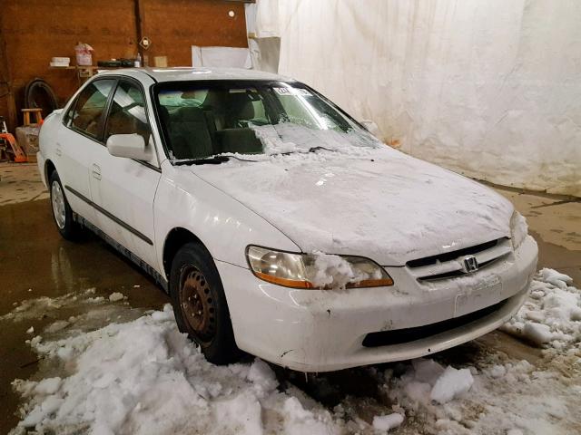 1HGCG5647WA263560 - 1998 HONDA ACCORD LX WHITE photo 1