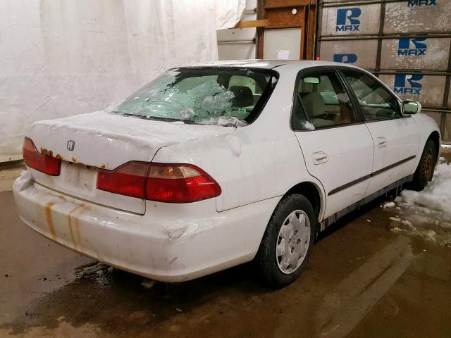 1HGCG5647WA263560 - 1998 HONDA ACCORD LX WHITE photo 4