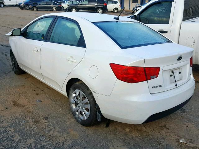 KNAFU4A20D5730504 - 2013 KIA FORTE EX WHITE photo 3