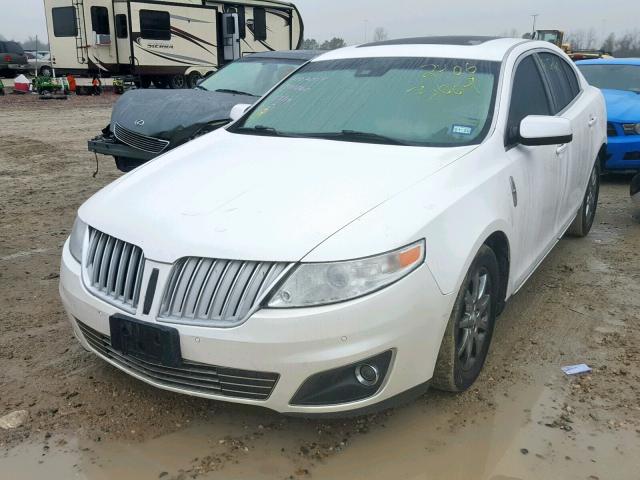 1LNHL9DR3BG615039 - 2011 LINCOLN MKS WHITE photo 2