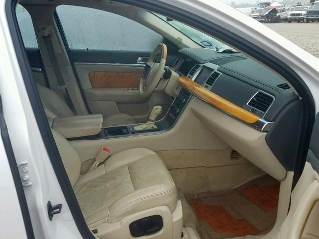 1LNHL9DR3BG615039 - 2011 LINCOLN MKS WHITE photo 5