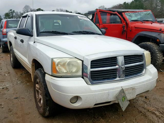 1D7HE48NX5S261911 - 2005 DODGE DAKOTA QUA WHITE photo 1