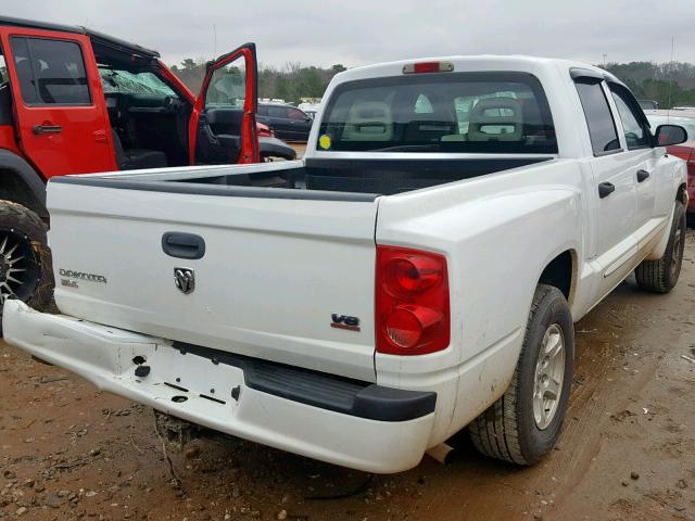 1D7HE48NX5S261911 - 2005 DODGE DAKOTA QUA WHITE photo 4