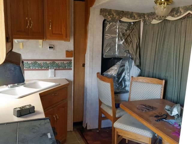 4YDF368234D508646 - 2004 KEYSTONE MONTANA WHITE photo 6