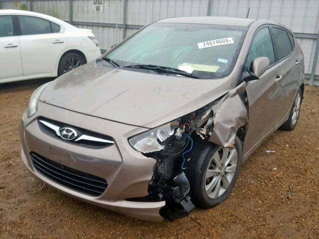 KMHCU5AE0DU090821 - 2013 HYUNDAI ACCENT GLS GOLD photo 2