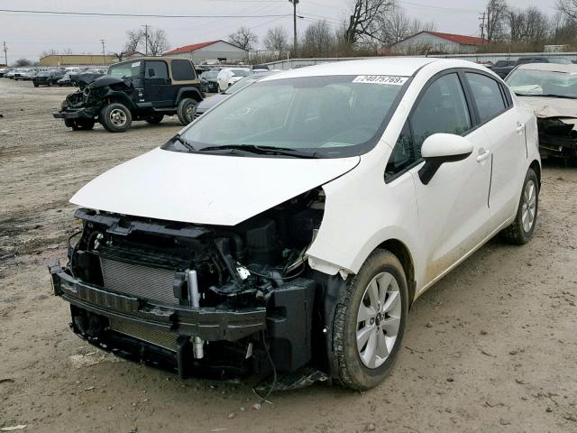 KNADN4A36H6058638 - 2017 KIA RIO EX WHITE photo 2