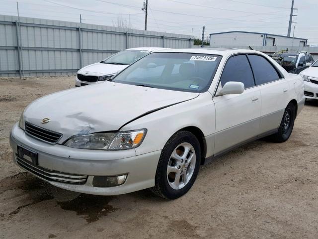 JT8BF28G110324983 - 2001 LEXUS ES 300 WHITE photo 2