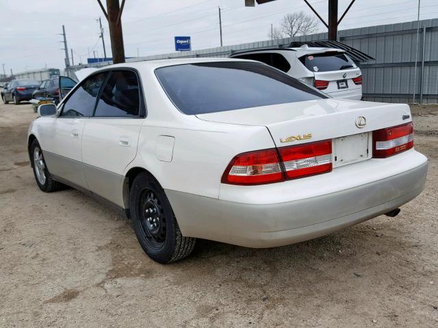 JT8BF28G110324983 - 2001 LEXUS ES 300 WHITE photo 3