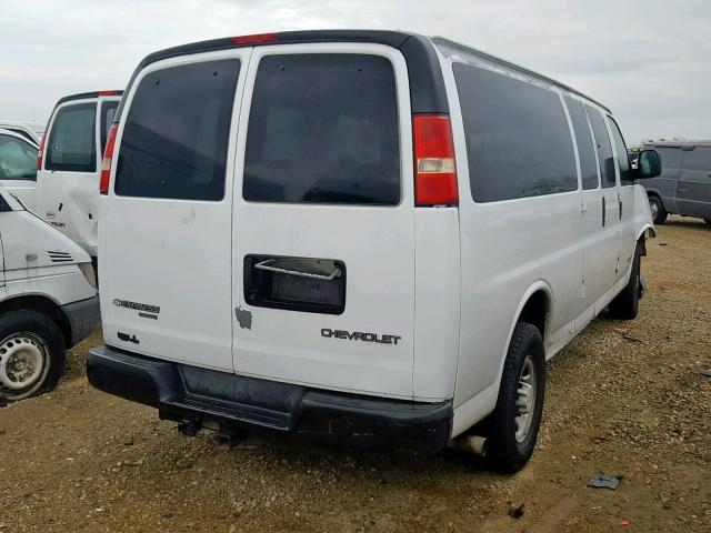 1GAHG39U761123456 - 2006 CHEVROLET EXPRESS G3 WHITE photo 4