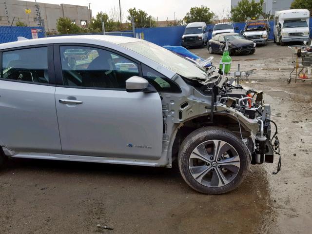 1N4AZ1CP9JC317483 - 2018 NISSAN LEAF S SILVER photo 9