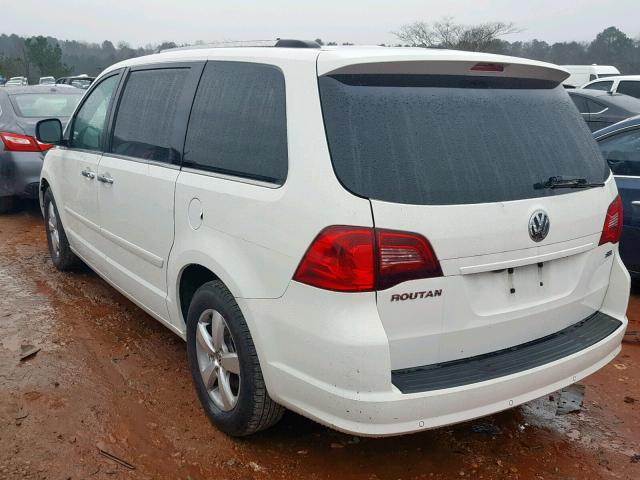 2V4RW6DG5BR670755 - 2011 VOLKSWAGEN ROUTAN SEL WHITE photo 3