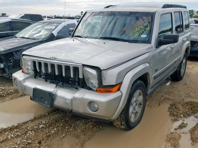 1J8HH48KX7C672982 - 2007 JEEP COMMANDER SILVER photo 2