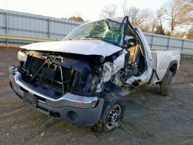 1GTHC24U47E171527 - 2007 GMC SIERRA C25 WHITE photo 2