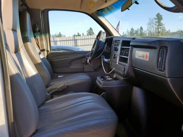 1GCUGADX6A1143718 - 2010 CHEVROLET EXPRESS G1 WHITE photo 5