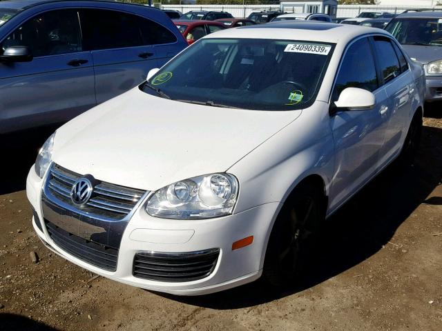 3VWRL71K99M131524 - 2009 VOLKSWAGEN JETTA TDI WHITE photo 2