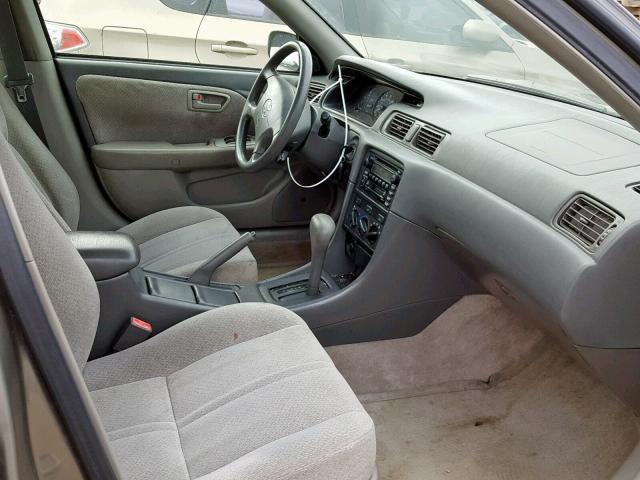 JT2BG22K4Y0483656 - 2000 TOYOTA CAMRY CE TAN photo 5