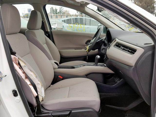 3CZRU5H35JM720586 - 2018 HONDA HR-V LX WHITE photo 5