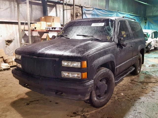 3GKEK18R8TG515812 - 1996 GMC YUKON BLACK photo 2