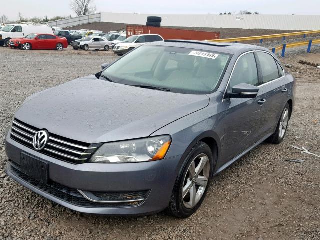 1VWBH7A32DC119379 - 2013 VOLKSWAGEN PASSAT SE GRAY photo 2