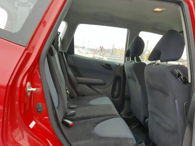 JHMGD38468S030131 - 2008 HONDA FIT RED photo 6